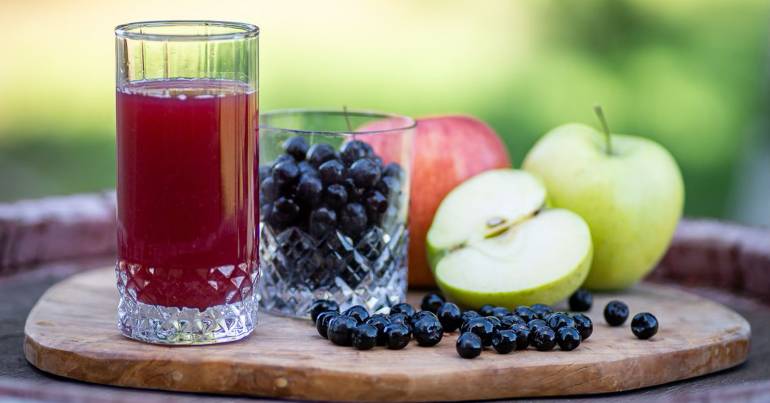 Suc natural de mere și aronia